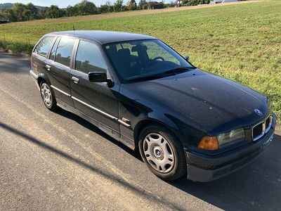 Gebraucht BMW 318 116 PS (85 kW) 1996 Schwarz Kombi