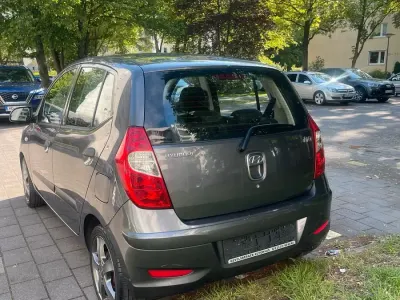 Gebraucht Hyundai i10 69 PS (50 kW) 2013 Grau Kleinwagen