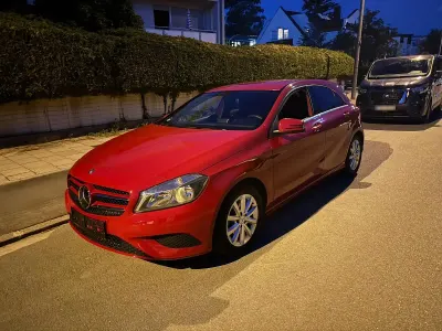 Gebraucht Mercedes A180 122 PS (89 kW) 2014 Rot Kleinwagen