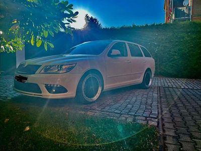 Weiß Gebraucht 2009 Skoda Octavia Elegance Kombi | 6.999 € (Teuer)