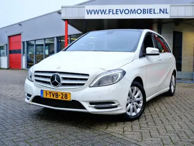 Gebraucht Mercedes B180 Ambition 122 PS (89 kW) 2014 Weiß Van / Kleinbus