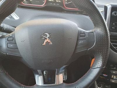 Rot Gebraucht 2018 Peugeot 2008 Allure SUV | 12.500 € (Fairer Preis)