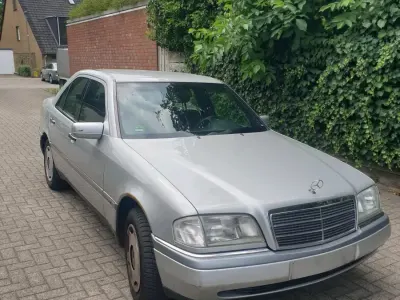 Gebraucht Mercedes C180 Elegance 90 PS (66 kW) 1996 Silber Limousine