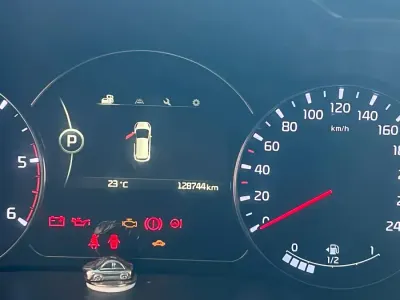 Gebraucht Kia Carens Spirit 136 PS (100 kW) 2015 Grau Van / Kleinbus