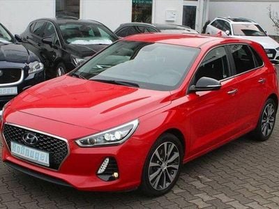 Gebraucht Hyundai i30 Intro Edition 140 PS (102 kW) 2018 Rot Limousine