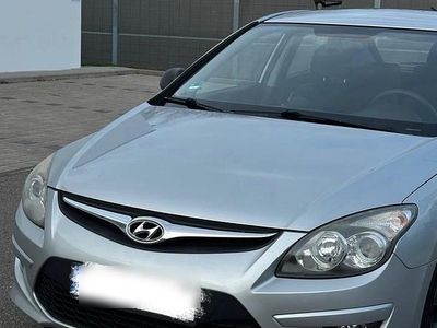 Gebraucht Hyundai i30 109 PS (80 kW) 2010 Grau Kombi