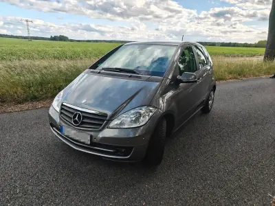 Gebraucht Mercedes A180 Elegance 116 PS (85 kW) 2010 Grau Kleinwagen