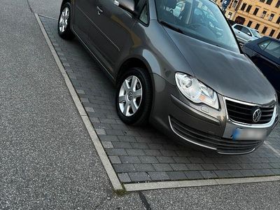 Gebraucht VW Touran 105 PS (77 kW) 2007 Braun Van / Kleinbus