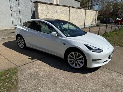 Begagnad Tesla Model 3 Standard Range Plus 239 kW (325 HK) 2019 Vit Sedan