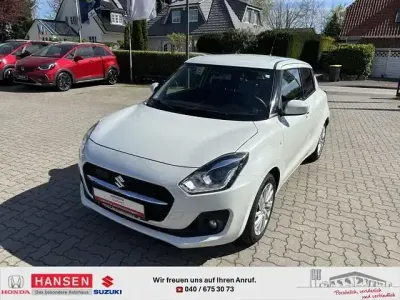 Begagnad Suzuki Swift Comfort 83 HK (61 kW) 2023 Vit Halvkombi