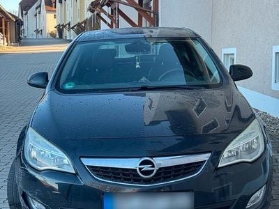 Gebraucht Opel Astra 140 PS (102 kW) 2012 Schwarz Kleinwagen