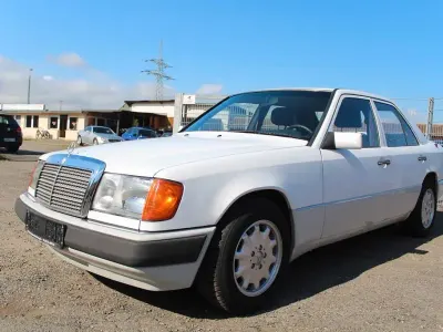 Gebraucht Mercedes 200 118 PS (86 kW) 1992 Weiß Limousine