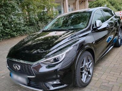 Infiniti Q30