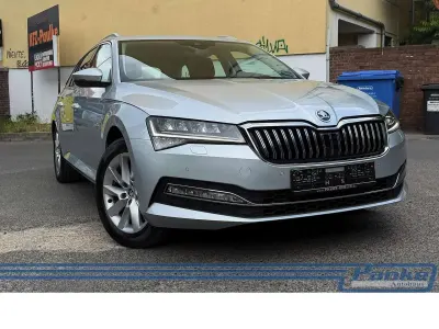 Gebraucht Skoda Superb 150 PS (110 kW) 2024 Stribrna brilliant/ brilliants Kombi