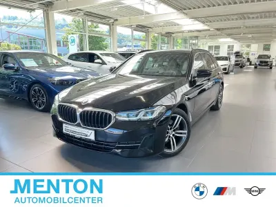 Gebraucht BMW 520 Sport Line 190 PS (139 kW) 2023 Schwarz Kombi