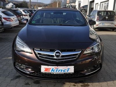 Usado Opel Cascada Innovation 165 HP (121 kW) 2013 Castanho Cabrios