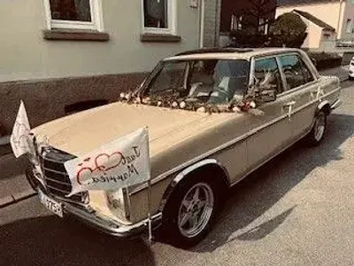 Gebraucht Mercedes 280 160 PS (117 kW) 1975 Gelb Limousine