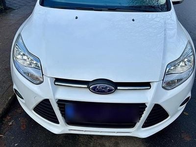 Gebraucht Ford Focus 103 PS (75 kW) 2014 Weiß Limousine