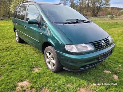 Second-hand VW Sharan Basis 110 CP (80 kW) 1999 Verde Monovolum