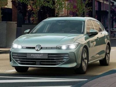 Maripositgrün Neu 2025 VW Passat Elegance Kombi | 62.530 € (Teuer)