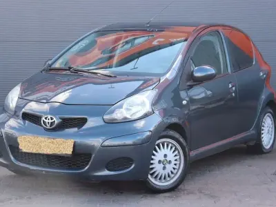 Brugt Toyota Aygo 67 HK (49 kW) 2009 Grå Hatchback