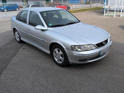 Gebraucht Opel Vectra 116 PS (85 kW) 1999 Silber Limousine