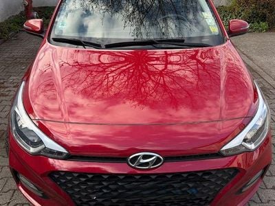Gebraucht Hyundai i20 Comfort 101 PS (74 kW) 2018 Rot Limousine