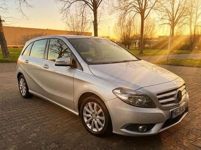 Gebraucht Mercedes B180 122 PS (89 kW) 2013 Silber Van / Kleinbus