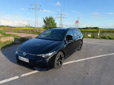 Gebraucht VW Golf VIII R-line 150 PS (110 kW) 2025 Schwarz Kombi