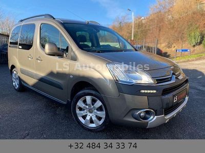 Grau Gebraucht 2015 Citroën Berlingo Van / Kleinbus | 4.200 € (Fairer Preis)