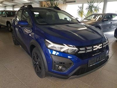 Blau (metallic) Gebraucht 2024 Dacia Sandero Stepway Limousine | 17.950 € (Fairer Preis)