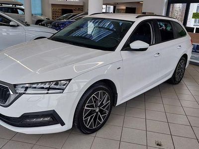 Gebraucht Skoda Octavia Clever 150 PS (110 kW) 2022 Weiß Kombi