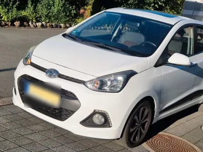 Gebraucht Hyundai i10 87 PS (63 kW) 2016 Weiß Kleinwagen