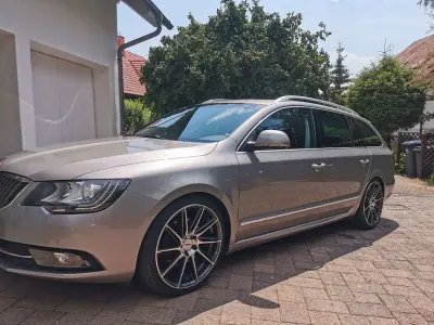 Gebraucht Skoda Superb Elegance 170 PS (125 kW) 2014 Silber Kombi