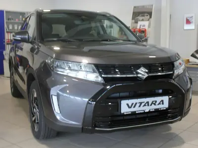 Neu Suzuki Vitara Comfort+ 102 PS (75 kW) 2025 Titan dark grey SUV