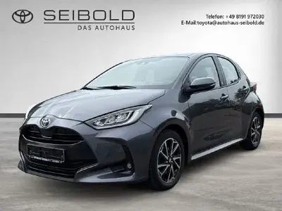 Gebraucht Toyota Yaris Hybrid Basis 116 PS (85 kW) 2023 Marlingrau metallic Limousine