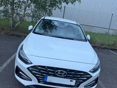 Gebraucht Hyundai i30 Pure 120 PS (88 kW) 2023 Weiß Limousine