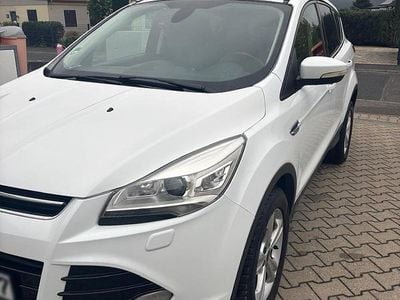 Gebraucht Ford Kuga Titanium 150 PS (110 kW) 2015 Weiß SUV