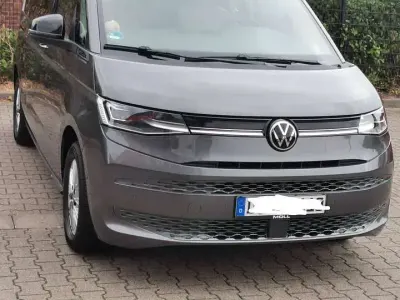 Gebraucht VW Multivan Life 204 PS (150 kW) 2023 Grau Van / Kleinbus