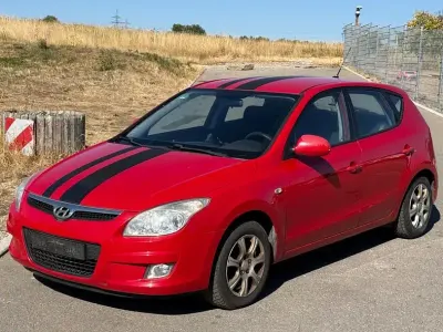 Gebraucht Hyundai i30 116 PS (85 kW) 2008 Rot Limousine