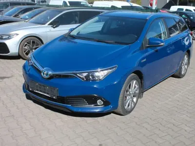 Usata Toyota Auris Hybrid 99 CV (72 kW) 2016 Blu Station wagon