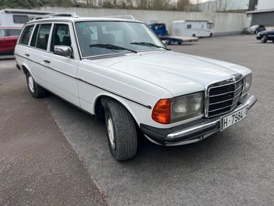 Usata Mercedes 300 125 CV (91 kW) 1983 Bianco Station wagon