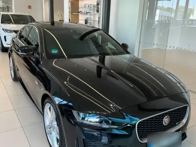 Gebraucht Jaguar XE R-Dynamic 180 PS (132 kW) 2019 Schwarz Limousine