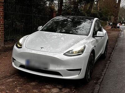 gebraucht Tesla Model Y 2023 Performance | weißer Innenraum | 21“