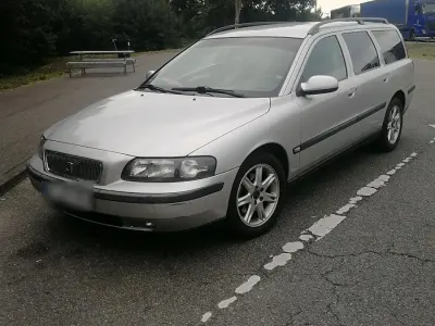 Second-hand Volvo V70 140 CP (102 kW) 2001 Argintiu Break