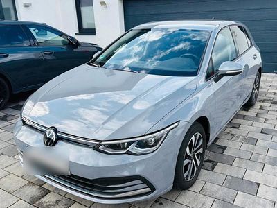 Gebraucht VW Golf VIII Life 131 PS (96 kW) 2023 Grau Limousine