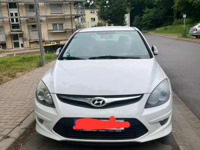 Gebraucht Hyundai i30 90 PS (66 kW) 2011 Weiß Kleinwagen