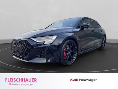 Mythosschwarz metallic Neu 2025 Audi RS3 Sport Limousine | 62.990 €