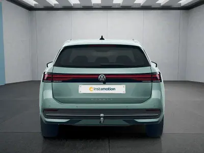Gebraucht VW Passat 204 PS (150 kW) 2025 Grün Kombi