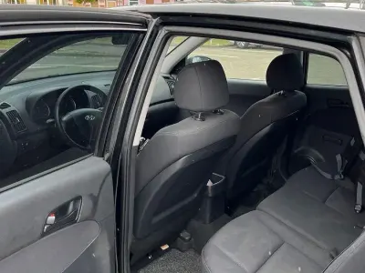 Używany Hyundai i30 Classic 109 KM (80 kW) 2009 Czarny Sedan/Limuzyna